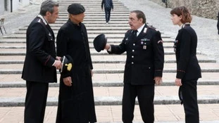 Don Matteo, &quot;se le accade qualcosa divento una belva&quot;: esplode la rivolta per una scena