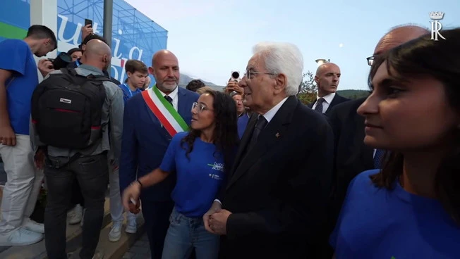 Scuola, ad Amatrice Mattarella visita i laboratori degli studenti