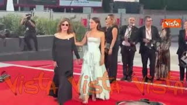 Susan Sarandon indossa una spilla pro-Palestina sul red carpet di Venezia 83