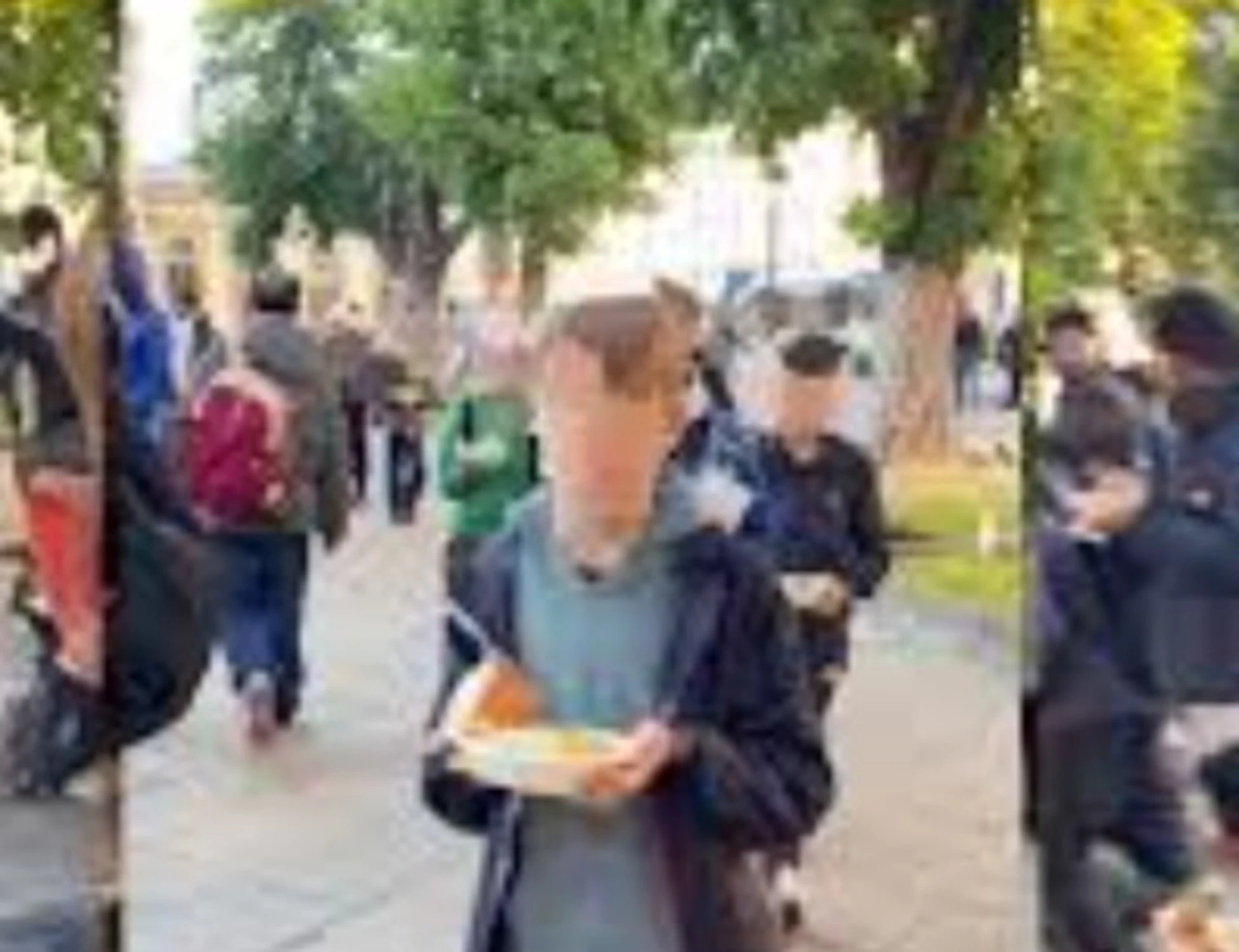 Trieste, scandalo a scuola: bambini scalzi e bendati "per vivere da migranti"