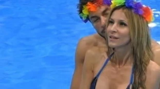 Grande Fratello Vip, Andrea Denver su Adriana Volpe: "Non solo per la bellezza", una pugnalata alla fidanzata?