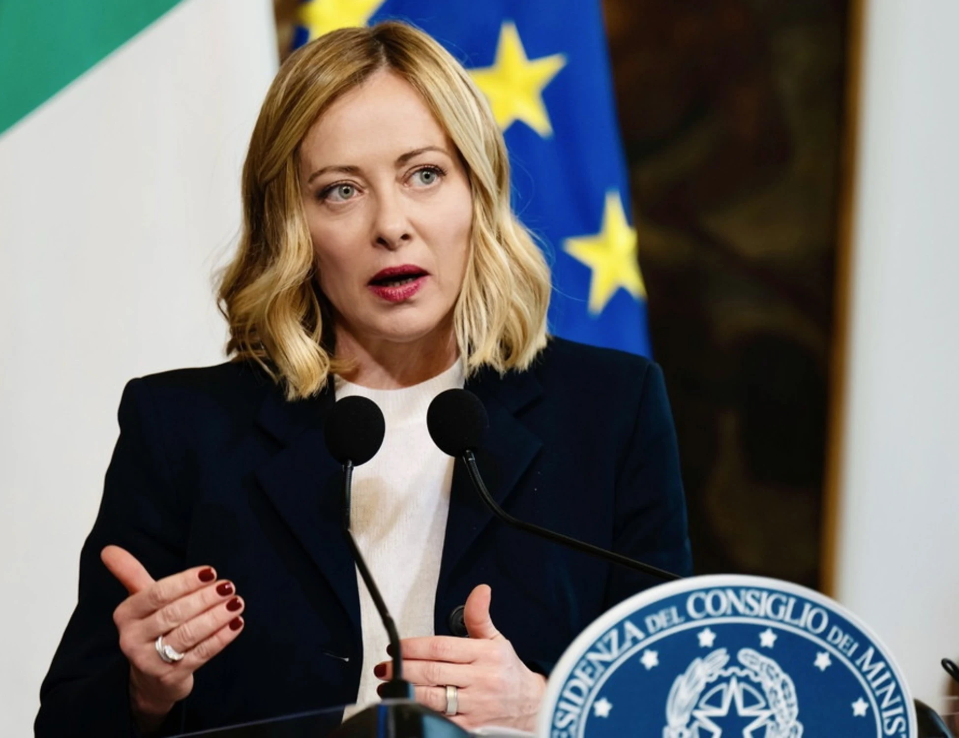 Giorgia Meloni, la prima pagina de "Le Figaro" fa impazzire la sinistra