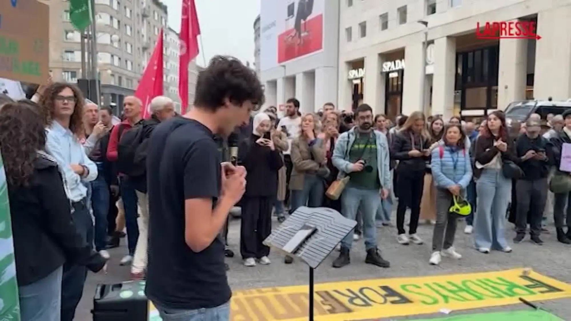 Clima, anche Fridays For Future in piazza: "Pochi ciarlatani non vogliono ammetterlo"