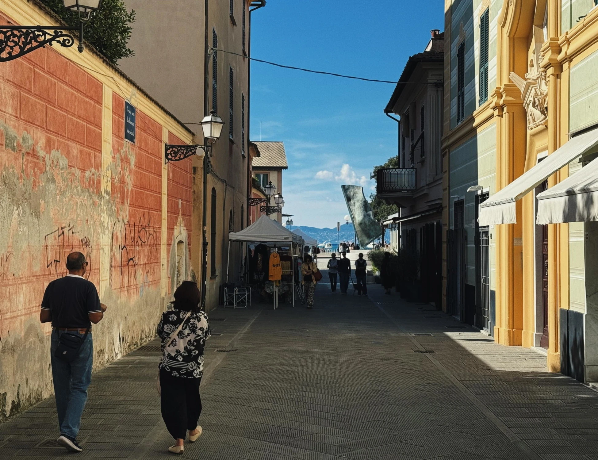 Niente panni stesi, giochi, grigliate: la cittadina dove tutto è vietato