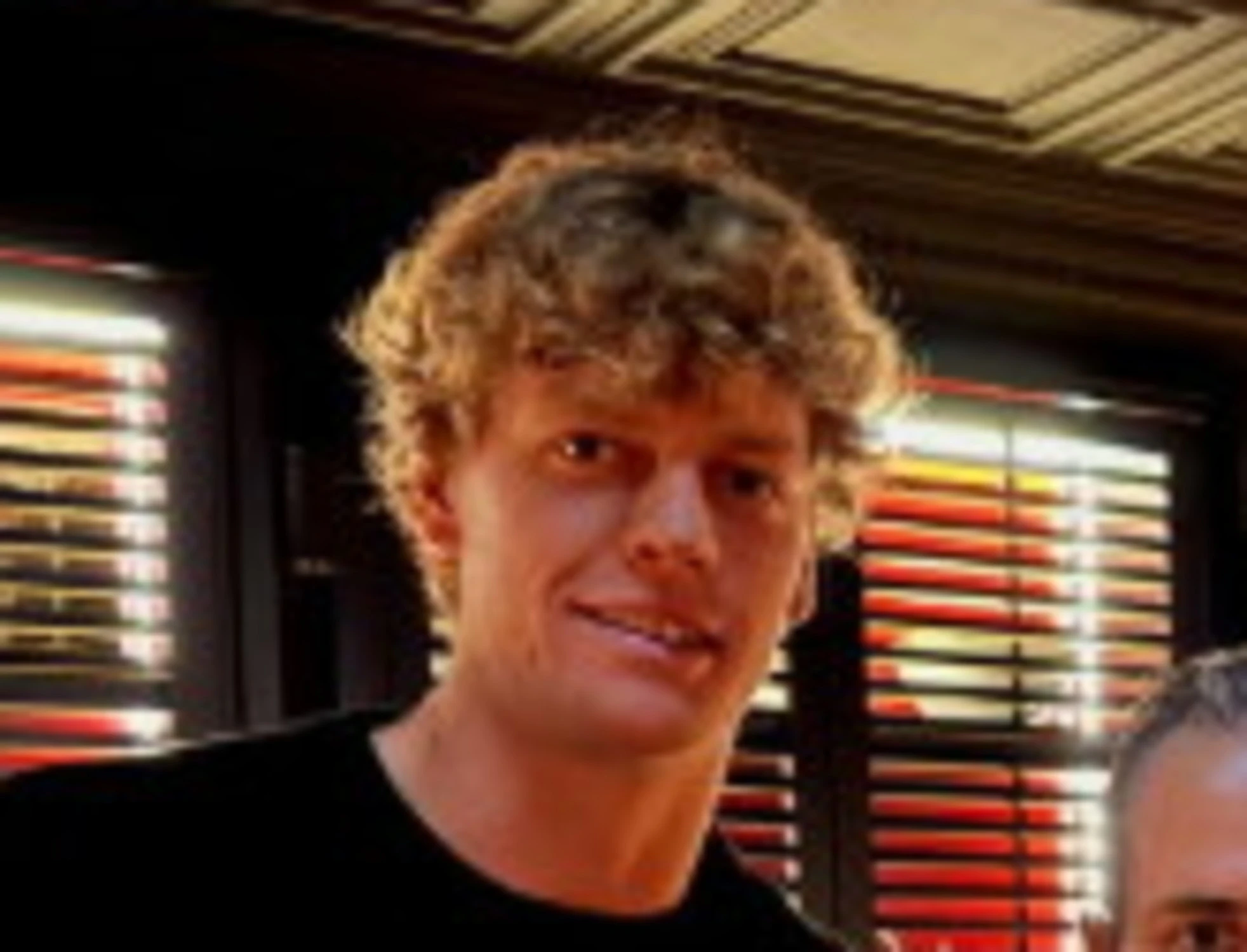 Jannik Sinner a Parigi? Occhio: con chi lo beccano al ristorante