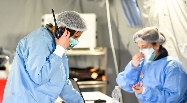 Coronavirus, la fuga da laboratorio? Un errore umano, la tesi degli esperti: "Bassi livelli di biosicurezza"