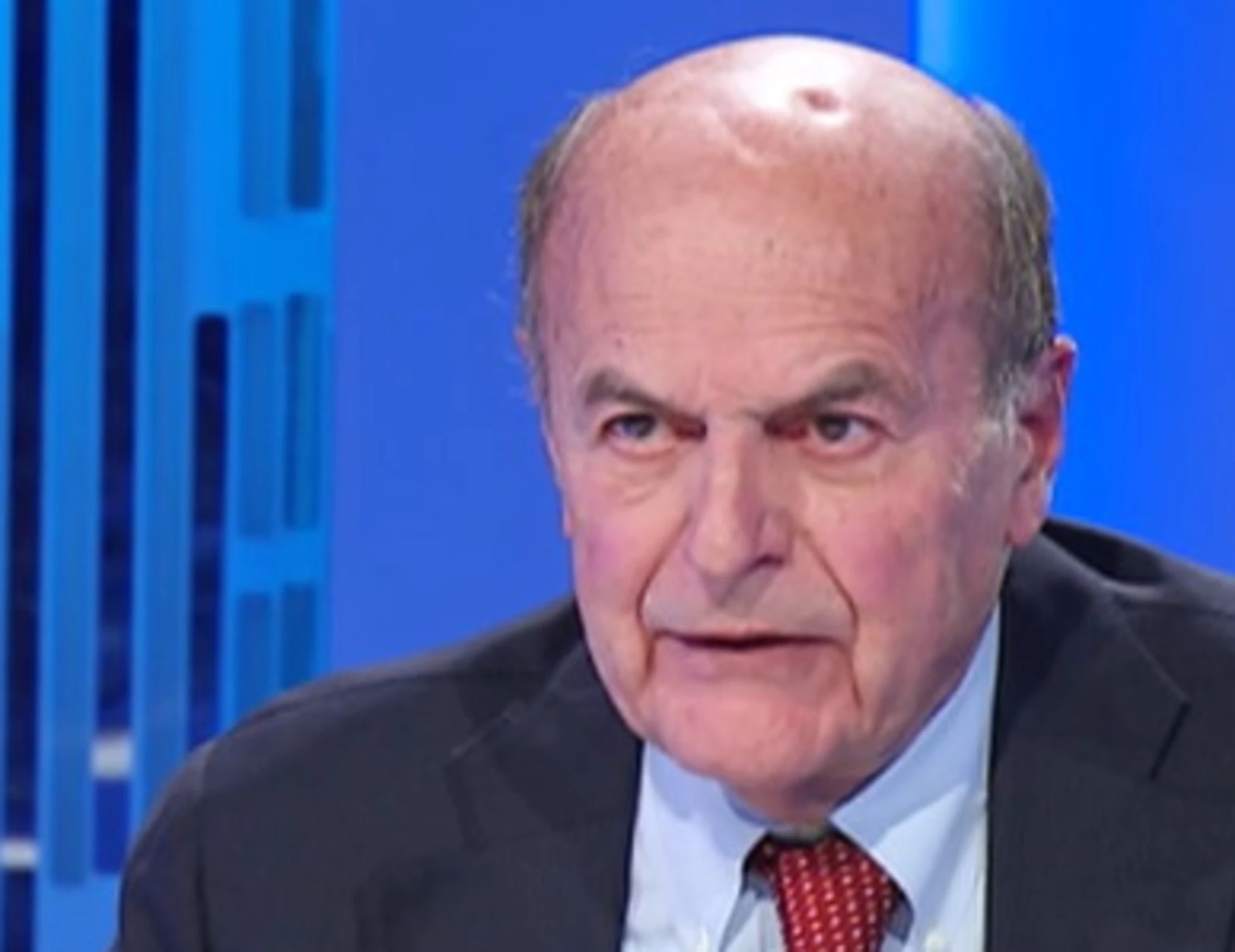 Otto e Mezzo, Bersani insulta Meloni: "Fatti curare da uno bavo"