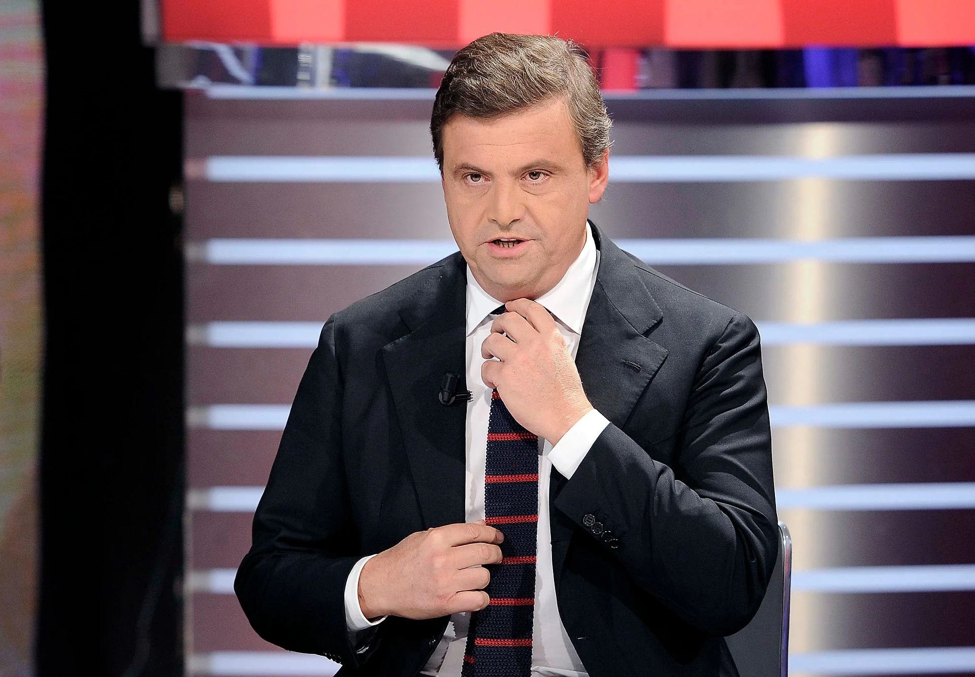 Pensioni, Carlo Calenda: "Il Pd sbaglia, il rinvio dell'aumento dell'età mette i conti a rischio"