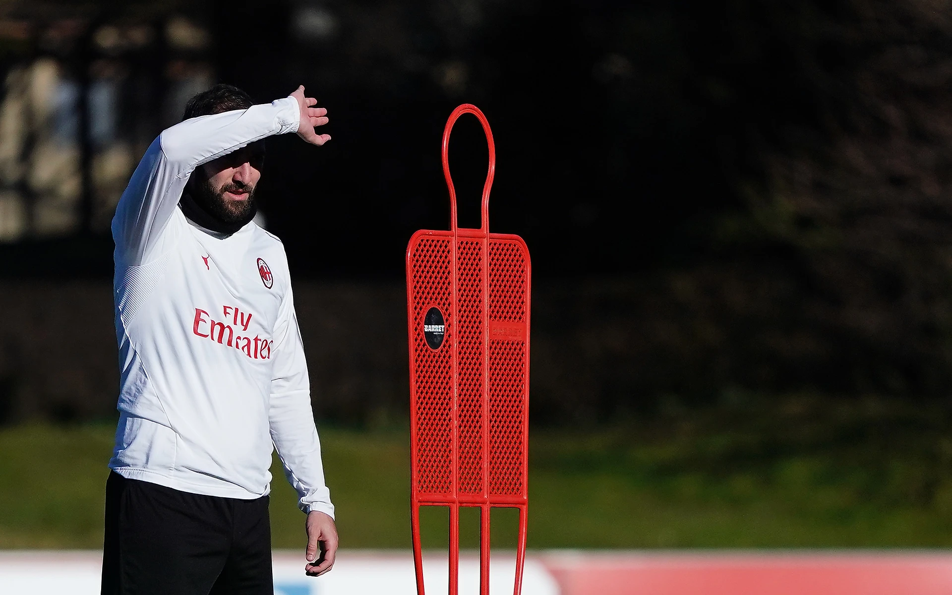 Milan, Higuain finisce subito in disgrazia: dopo la mazzata Uefa, la brutta voce sul suo futuro