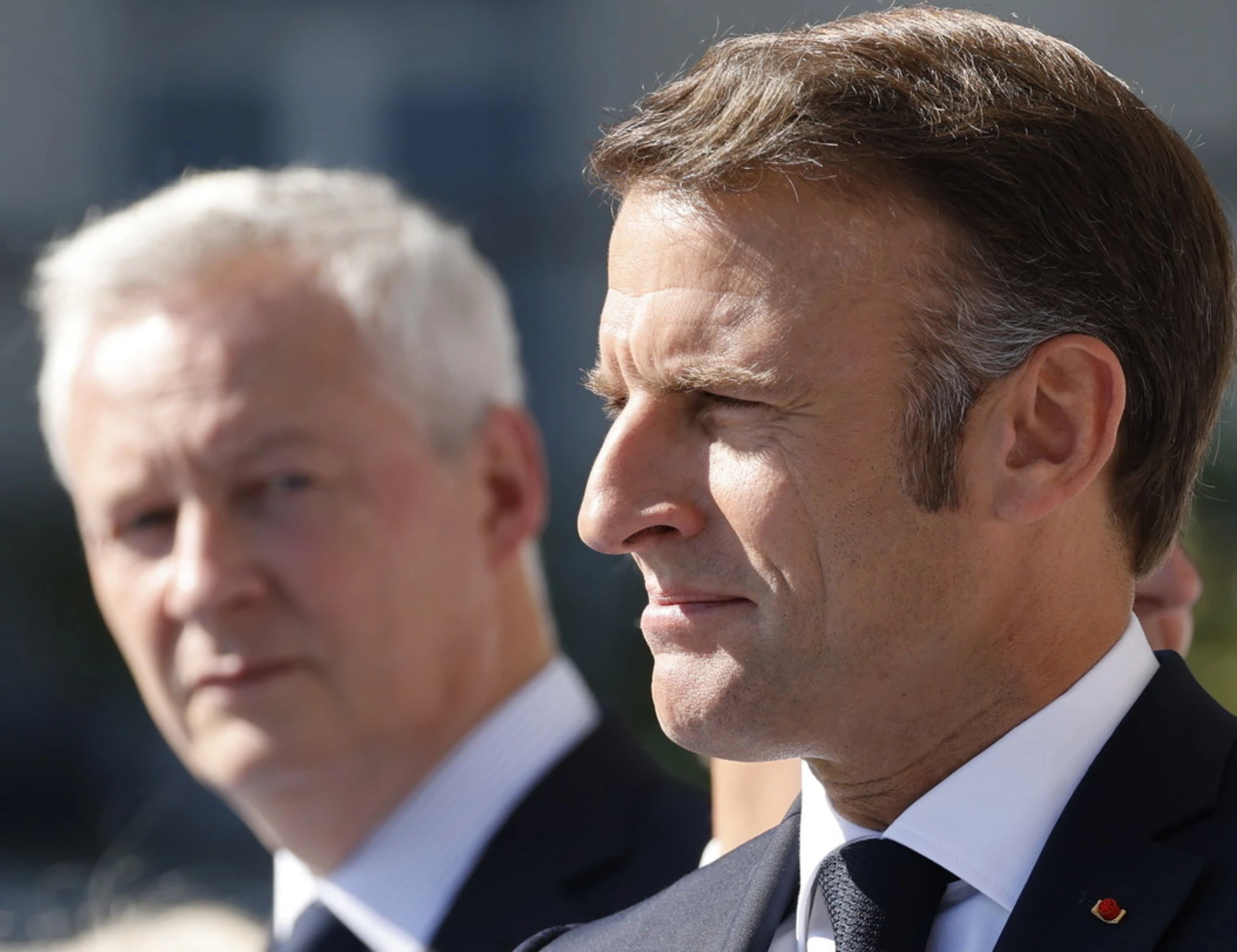 Francia, dietro la caduta del governo un centralinista? Il retroscena di Le Maire