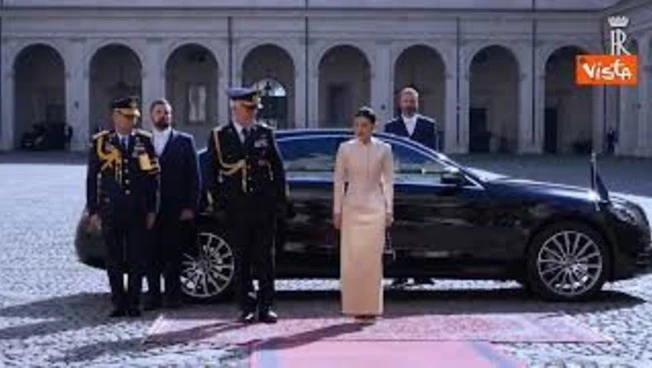 Mattarella riceve Principessa di Thailandia al Quirinale. Lei lo saluta in italiano: Buongiorno