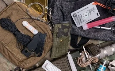 Belgio, il kit anti-blackout: acqua, coltello, fischietto