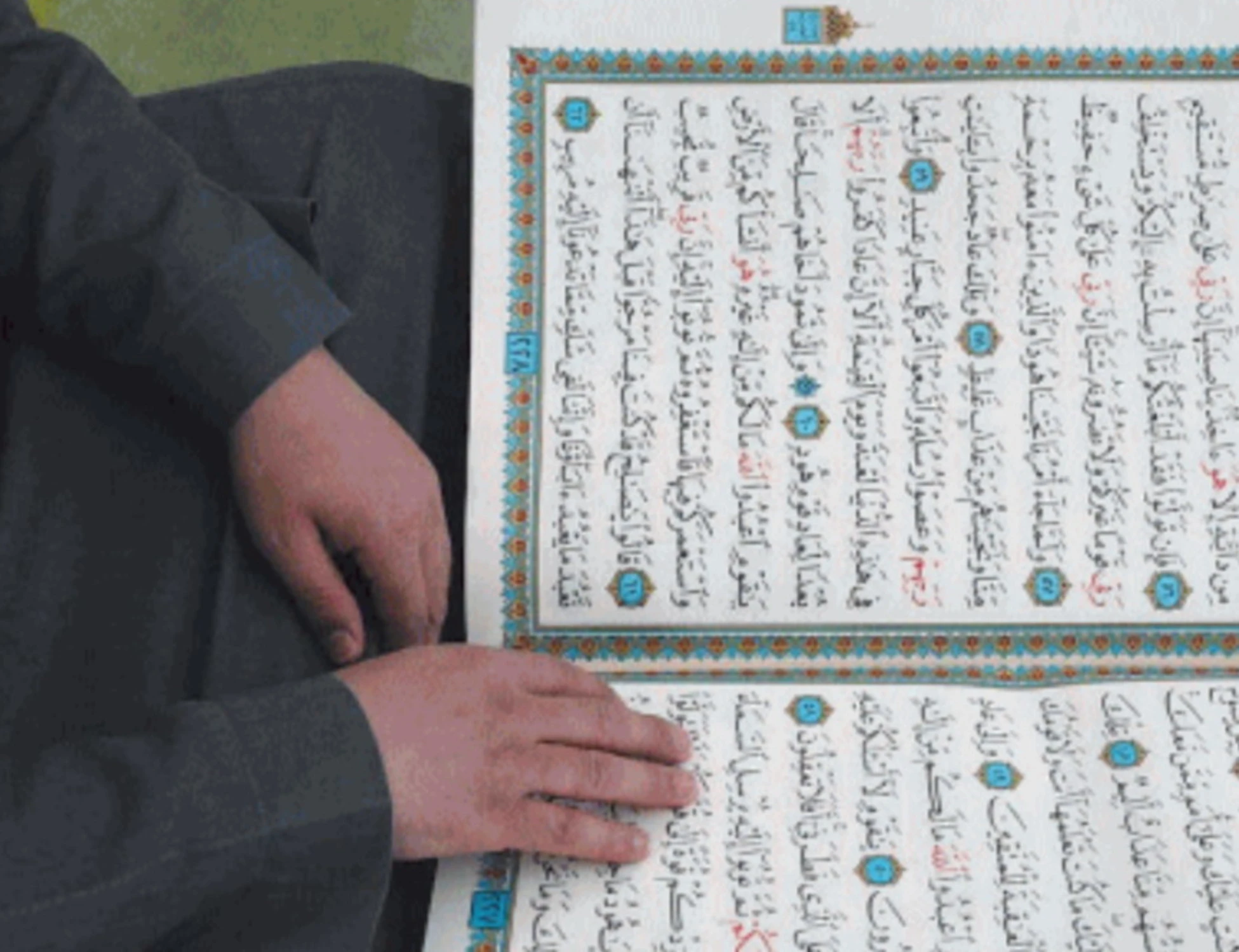 L'Unione europea finanzia il Corano e cancella il cristianesimo