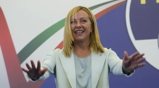 Meloni, le sue regole: obbligo di cravatta e... Come si va in Parlamento