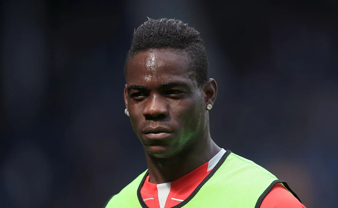 Mario Balotelli punge il Milan: "Magari si sveglia e compra Icardi"