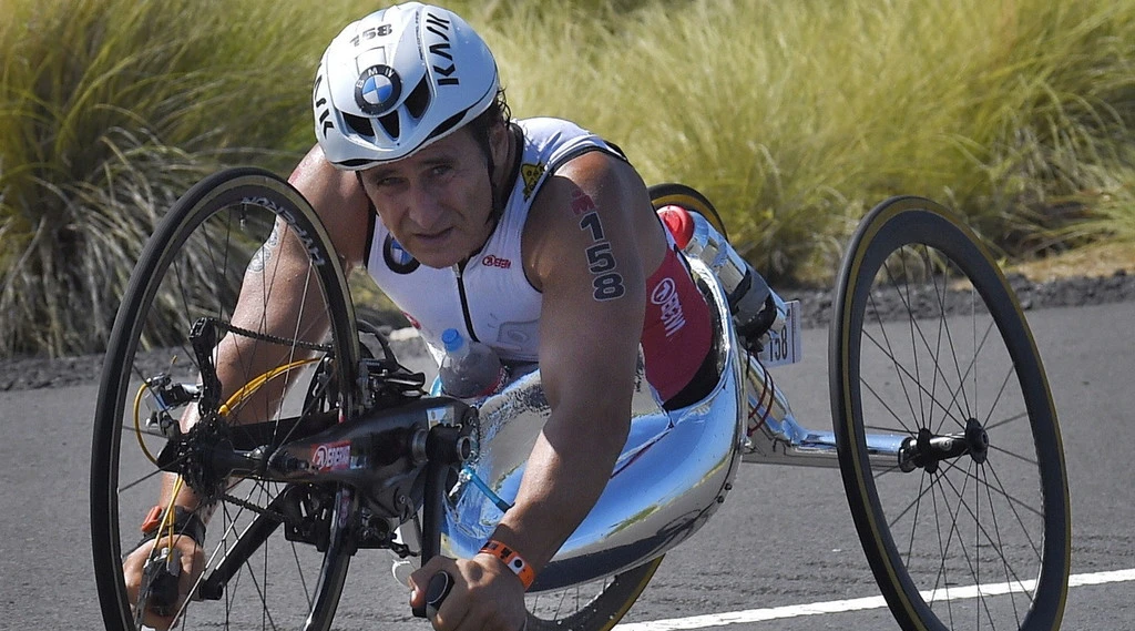 Alex Zanardi, indagato l'autotrasportatore coinvolto nell'incidente: cosa non torna nella dinamica
