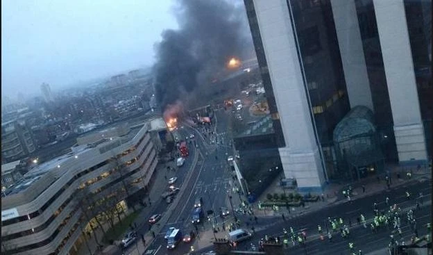 Londra, elicottero si schianta in centro