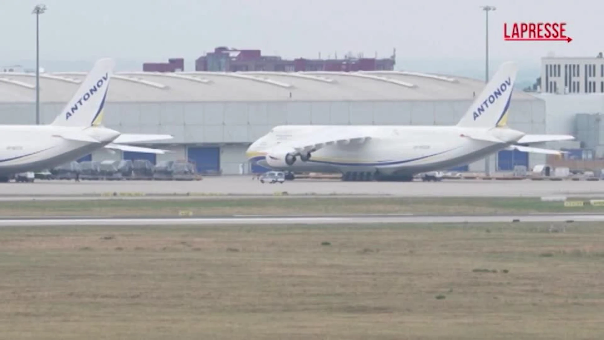 Lipsia, terrore all'aeroporto drone esplosivo vicino ad aereo ucraino, un altro urta cargo in volo