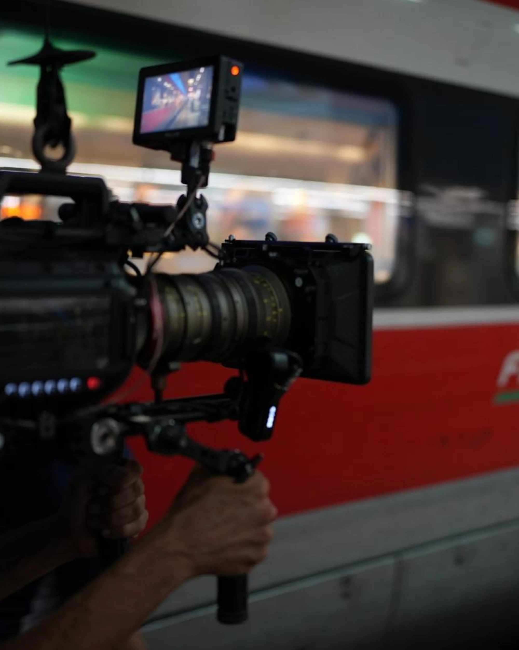 "Andata e ritorno", sul treno come set per raccontare storie di tutti i giorni