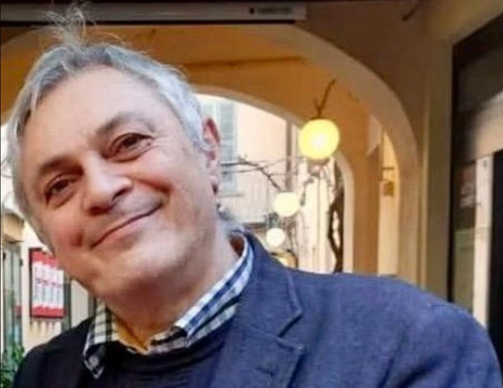 Busto Arsizio, orrore in centro: uccide a coltellate un negoziante e poi scappa