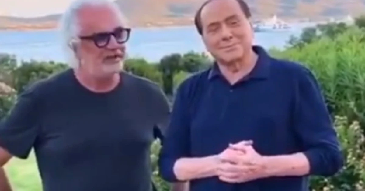 Selvaggia Lucarelli sull'incontro Briatore-Berlusconi: "Avete notato che il Cav si è toccato le balle?"