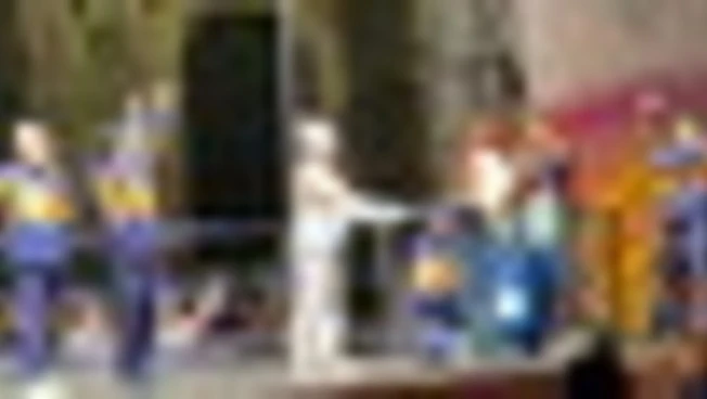 La fiamma olimpica in piazza Duomo a Milano, acceso il braciere 