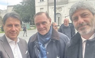Roberto Fico, la foto che scatena la rivolta del M5s: "Cosa siamo diventati"
