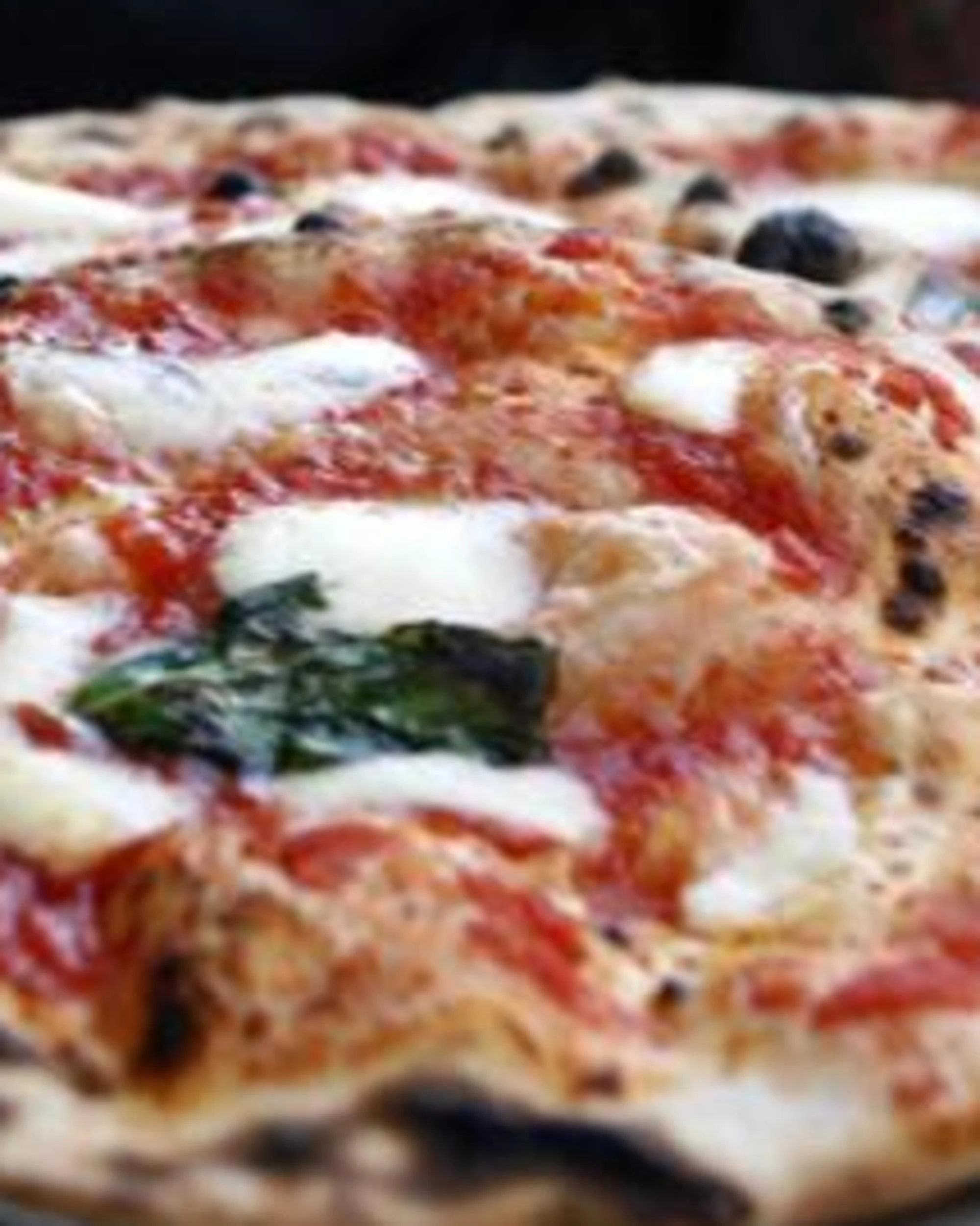 Napoli, alunni in gita intossicati dopo aver mangiato una pizza
