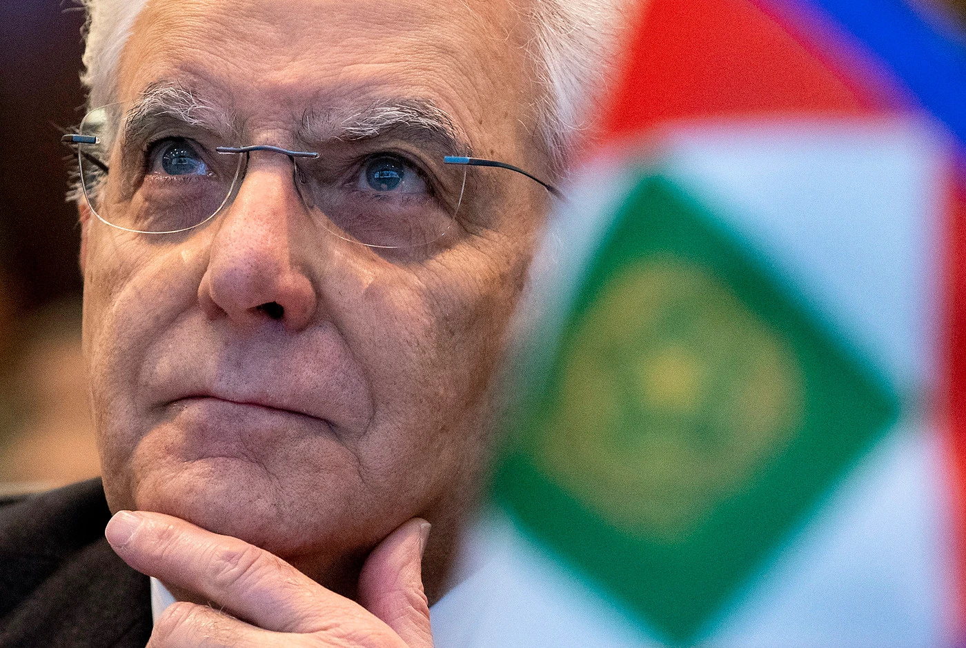 Sergio Mattarella, il retroscena: "Si ritroverebbe da solo". Scacco matto al Quirinale: Salvini gode?