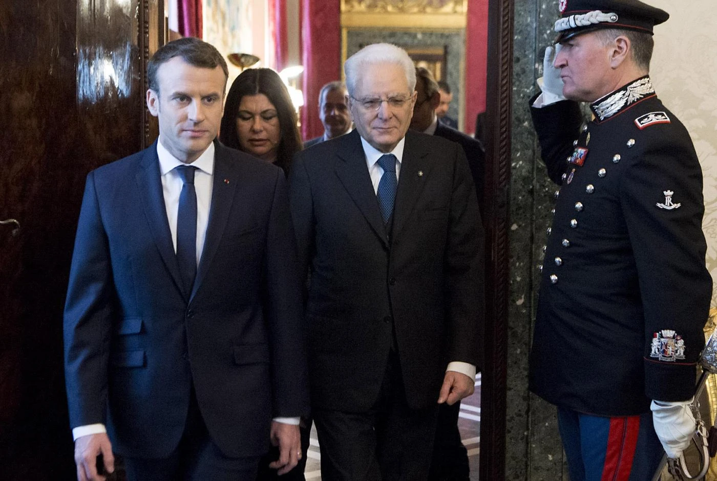 Sergio Mattarella usato da Emmanuel Macron, il gioco sporchissimo del francese: &quot;In teoria, ora...&quot;