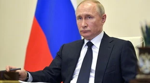 Vladimir Putin, il calvario di chi vuole incontrarlo nei giorni del coronavirus: a cosa si viene sottoposti