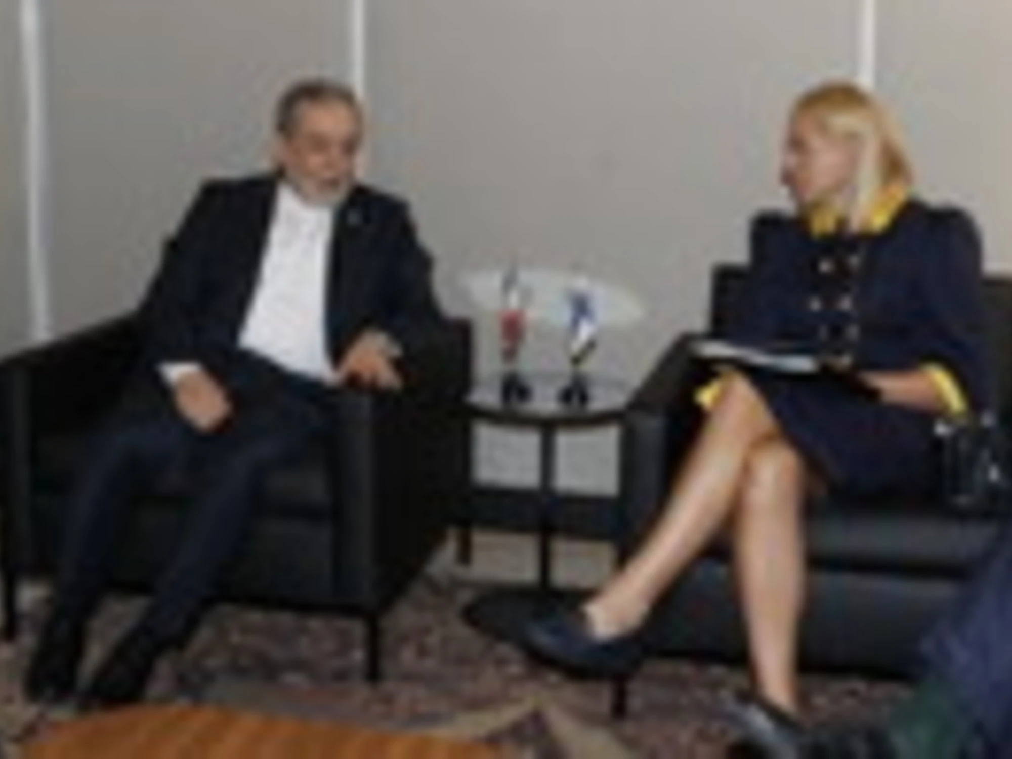 Iran, la tv di Stato e le gambe della ministra finlandese: un video sconcertante