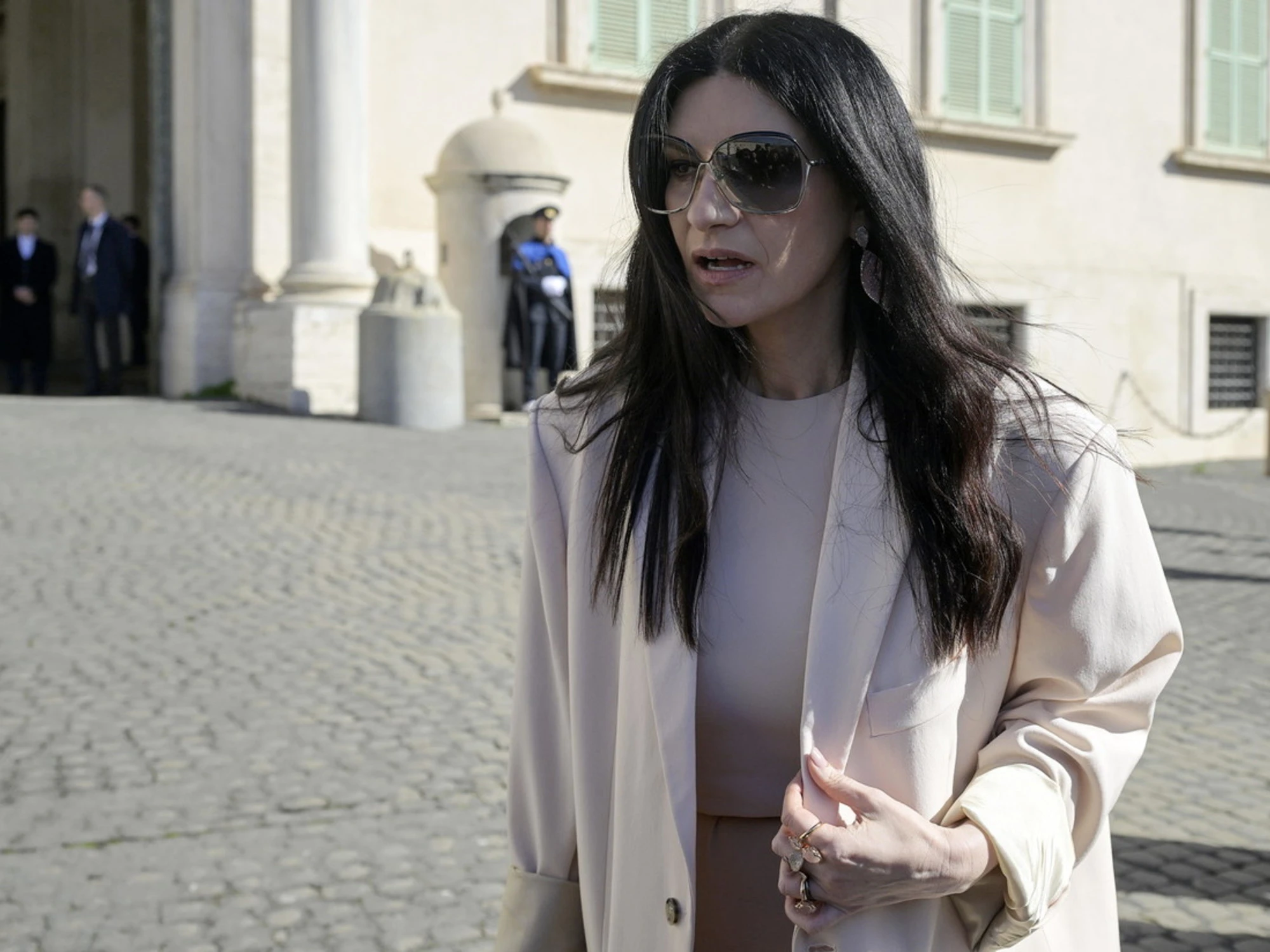 Milano-Cortina, Laura Pausini a valanga: "Critiche per l'inno? Due persone mi hanno detto..."