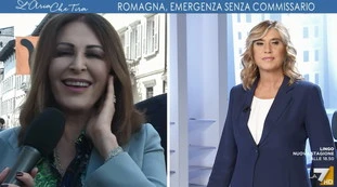 Daniela Santanchè ride in faccia alla Annunziata: gelo a La7