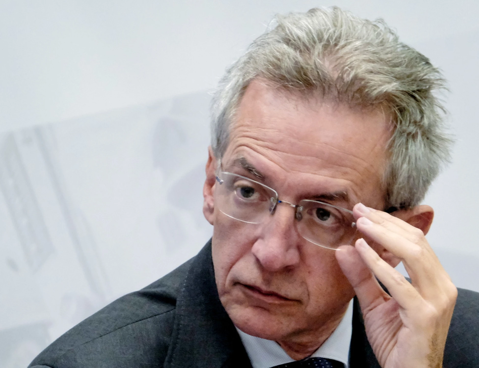 &quot;Tollerare&quot;. Sfondone di Manfredi per il Pride