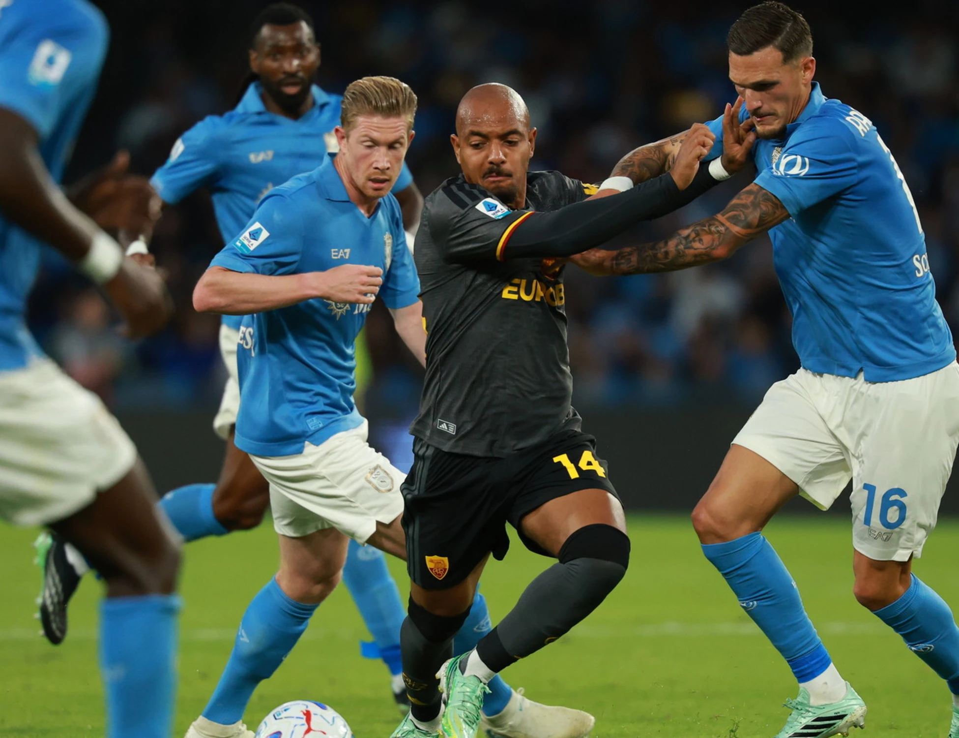 Roma, gol e spettacolo al Maradona: col Napoli finisce 3 a 3