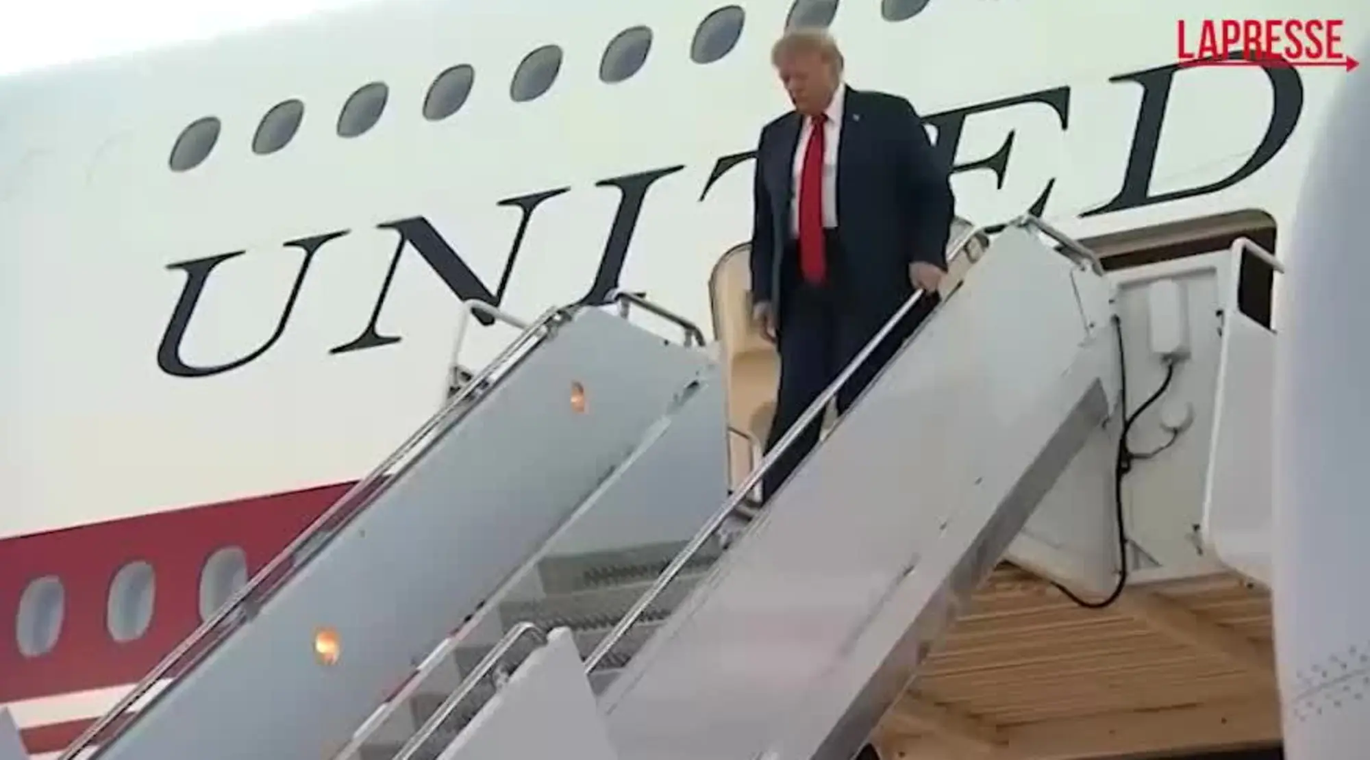 Ue, Trump: "Se Canada membro associato imporrò nuovi pesanti dazi"