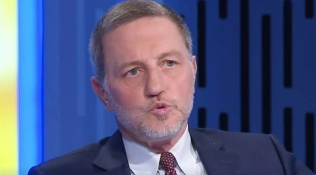 Massimo Giannini, l'insulto a FdI e Meloni: "I latrati dei suoi cani" | Libero Quotidiano.it