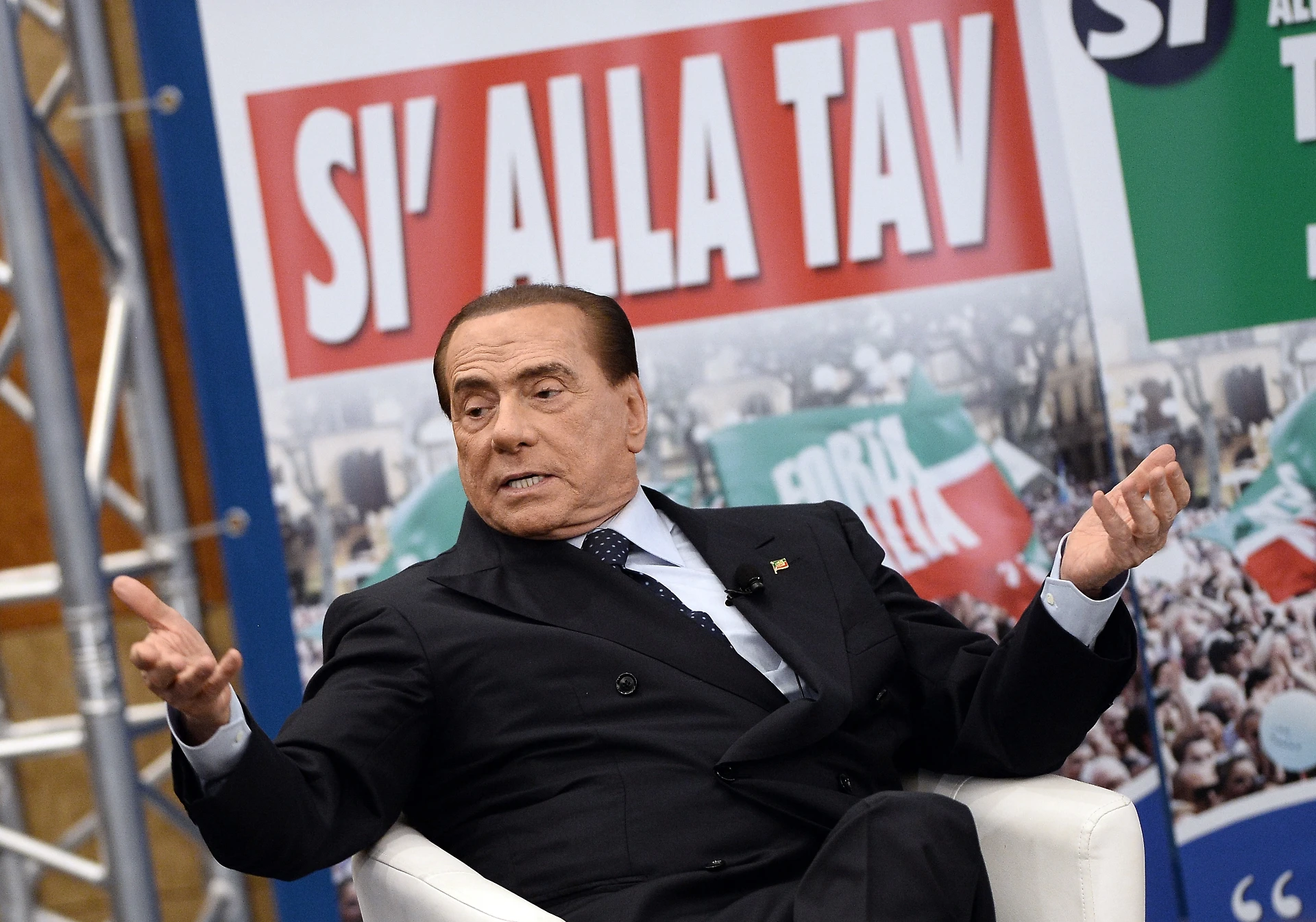 Matteo Renzi, Berlusconi sull'arresto dei genitori: "Addolorato, la sinistra ha le sue colpe"