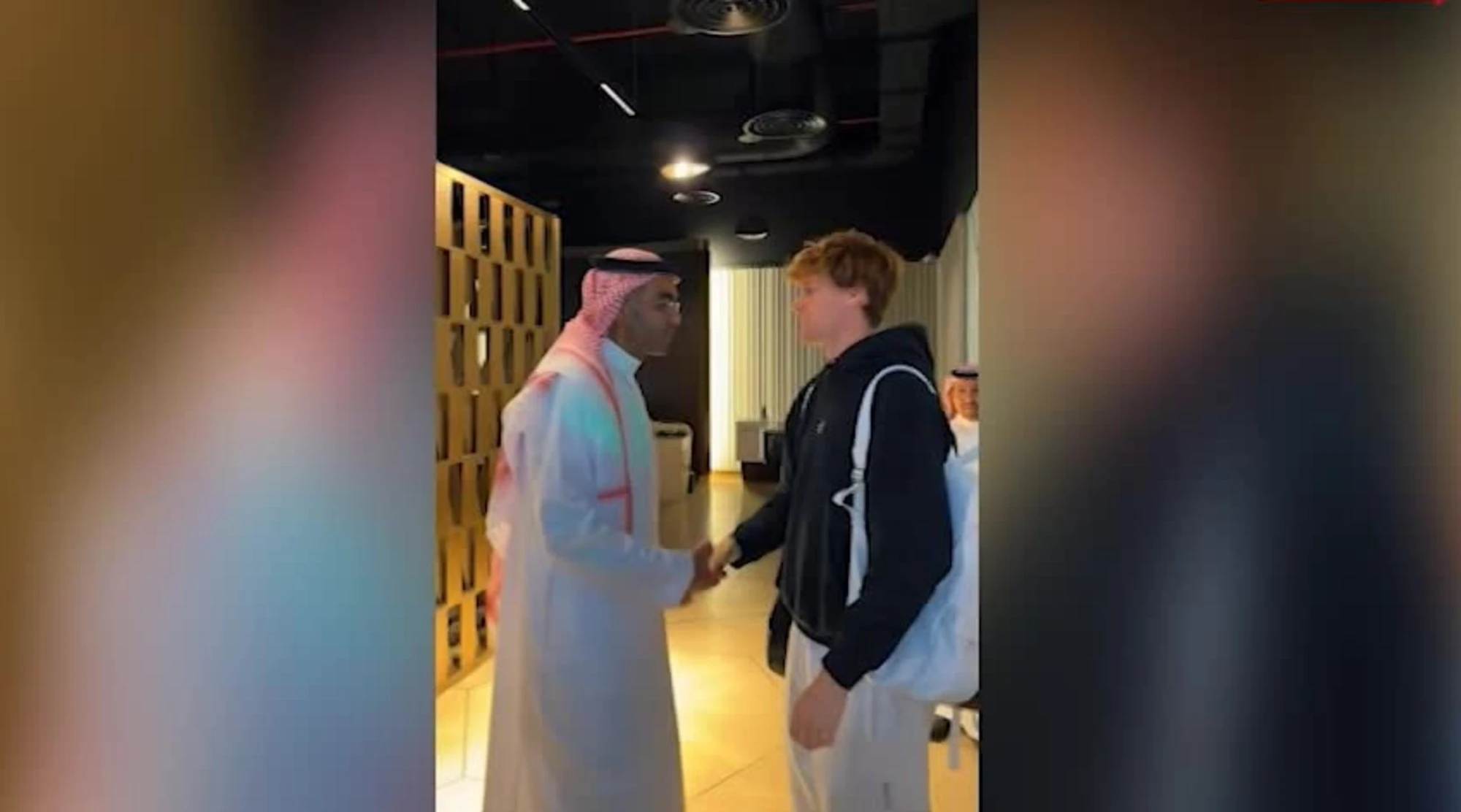 Sinner, accoglienza "da sceicco": scene incredibili in Arabia