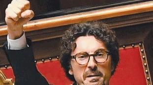 Gregoretti, Danilo Toninelli non risponde a Giulia Bongiorno: "Non ricordo", ma sui documenti c'è la firma dell'ex ministro M5s