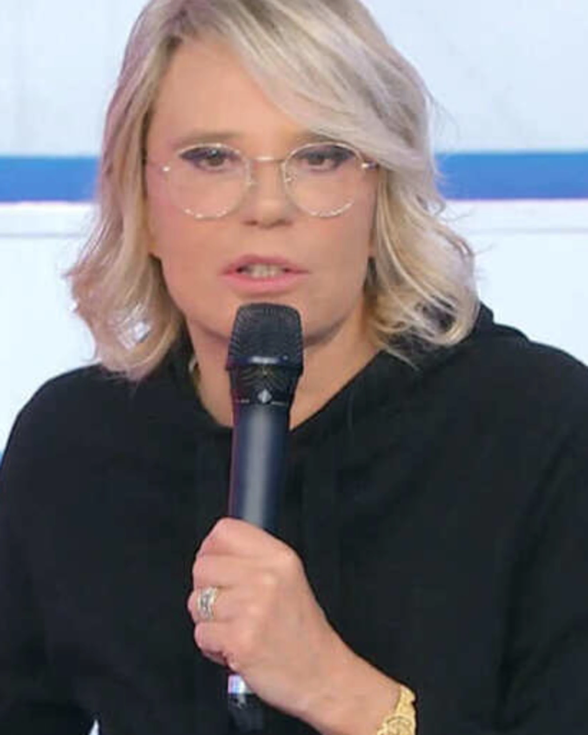 Uomini e donne, Maria De Filippi: "Fermatevi", chi viene zittito