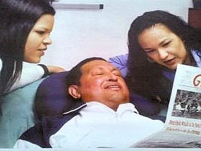 Chavez, diffuse le prime foto. Il governo: "Fatica a respirare ma è cosciente"