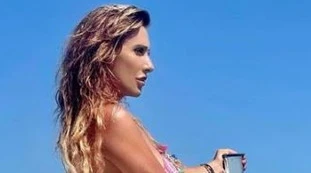 Sabrina Salerno in bikini: "Il mio cervello...", uno scatto sconvolgente
