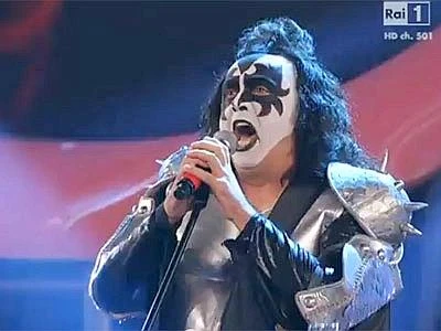 I Kiss conquistati da Cirilli e l'imitazione finisce sul sito della band