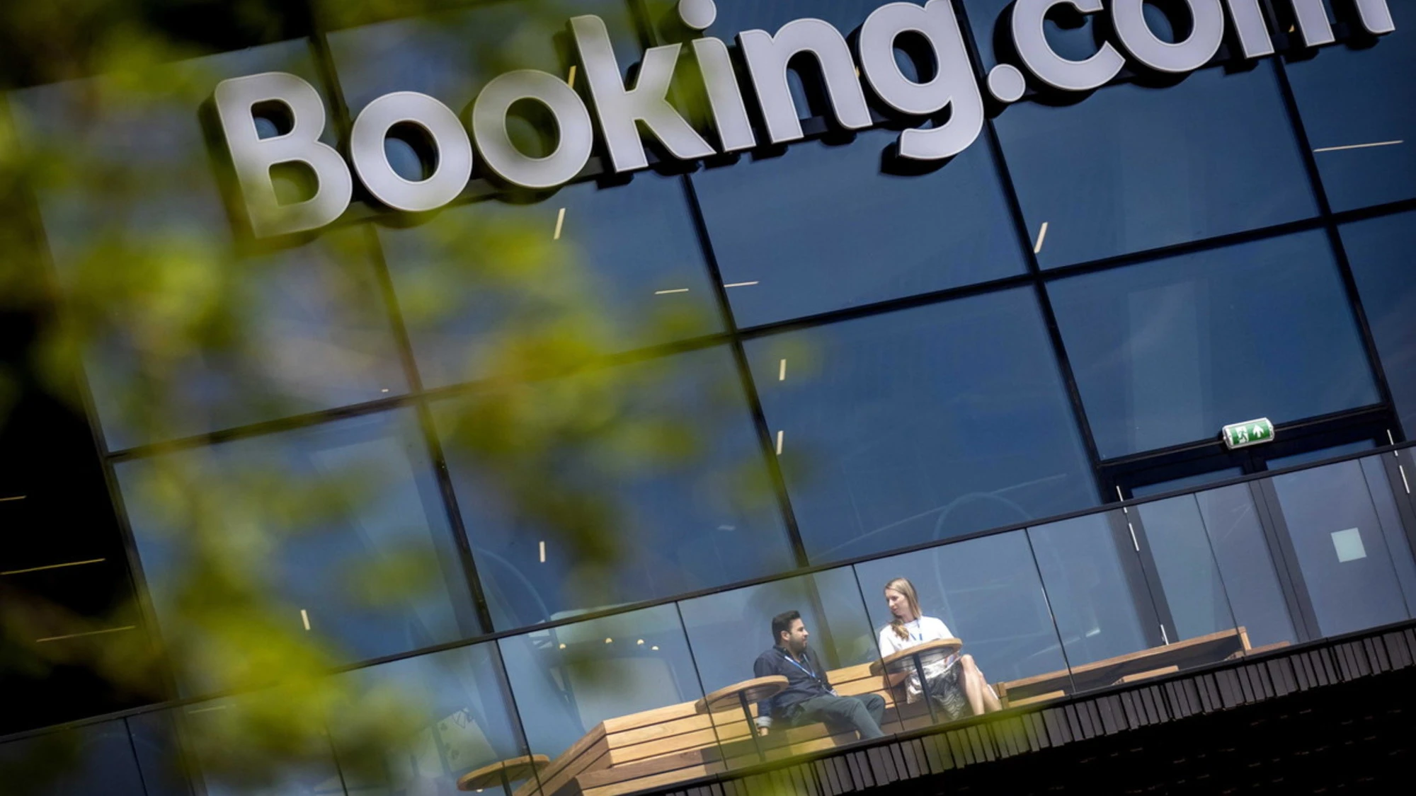 Booking sotto indagine della Commissione Ue: "Non vigila sulle truffe"