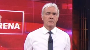 Non è l'Arena, Giletti: "Toglietemelo". Cosa compare alle sue spalle: mentre Sallusti si collega...