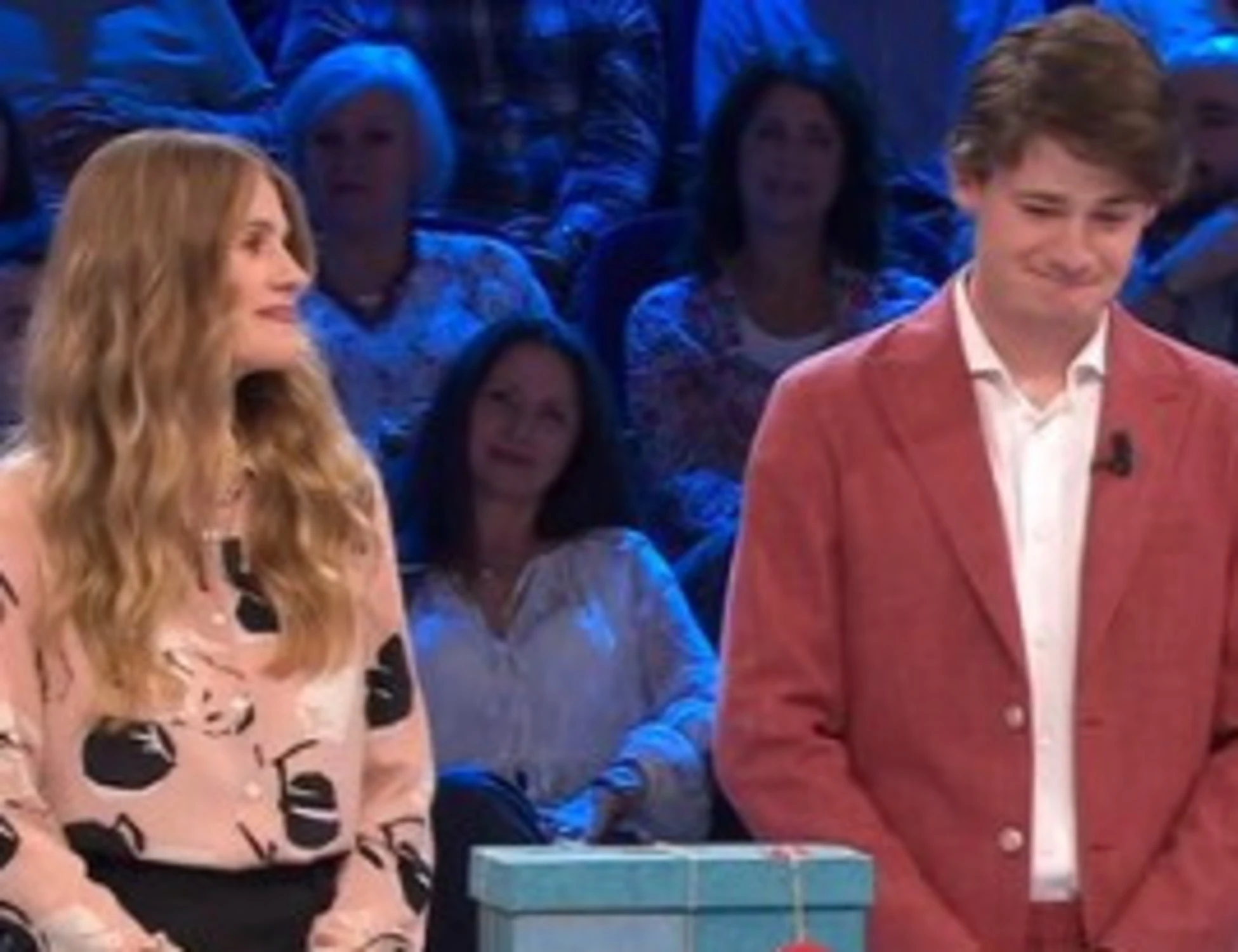 Affari Tuoi, "pare la sorella": telespettatori impazziti per la mamma di Stefan
