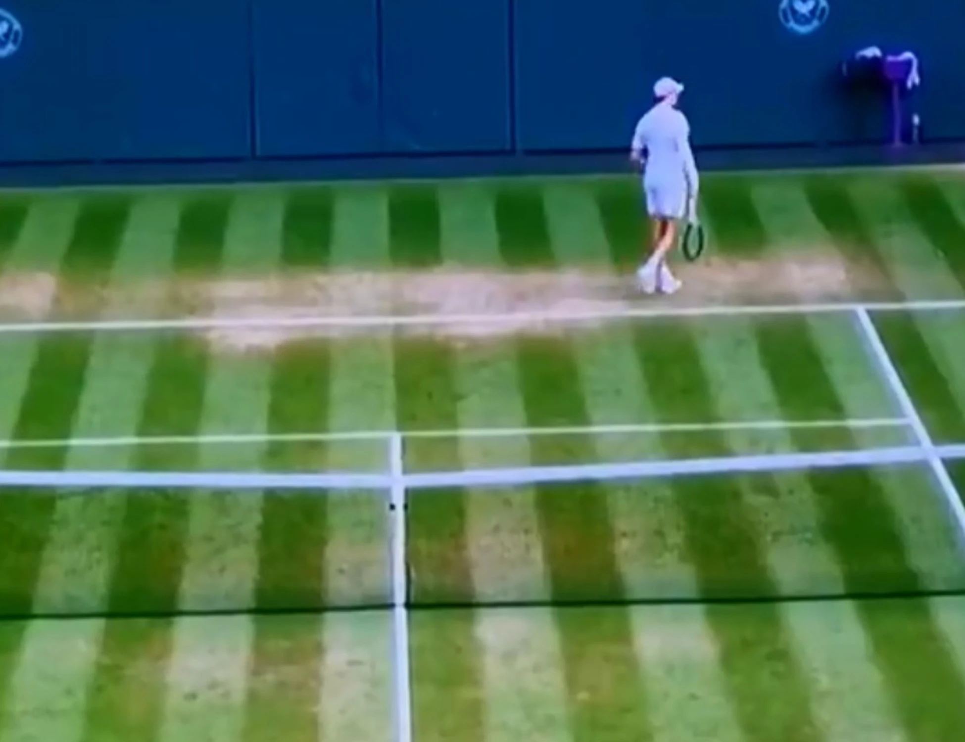 Sinner, sfiorato da un tappo di champagne: la reazione in campo