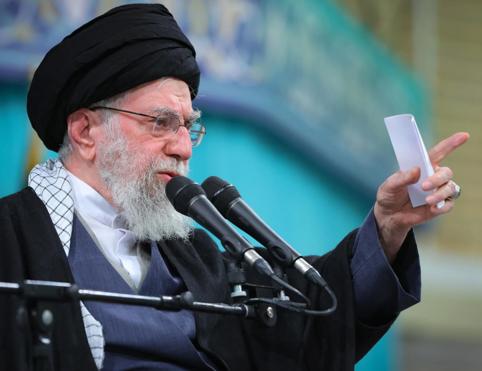 Iran, Khamenei trasferito in uno rifugio sotterraneo: "Possibile attacco dagli Usa"